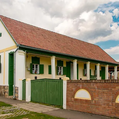 Hauszmann Vendeghaz Palotabozsok