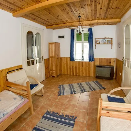Guest house Hauszmann Vendeghaz *