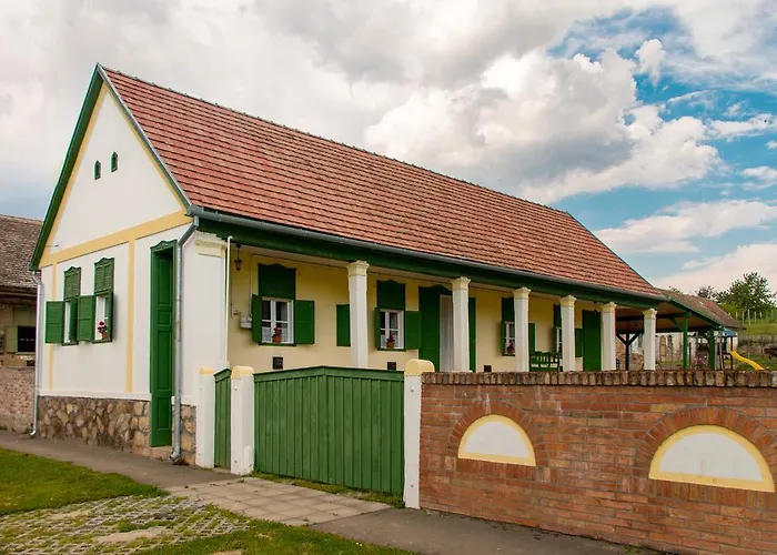 Hauszmann Vendeghaz Palotabozsok